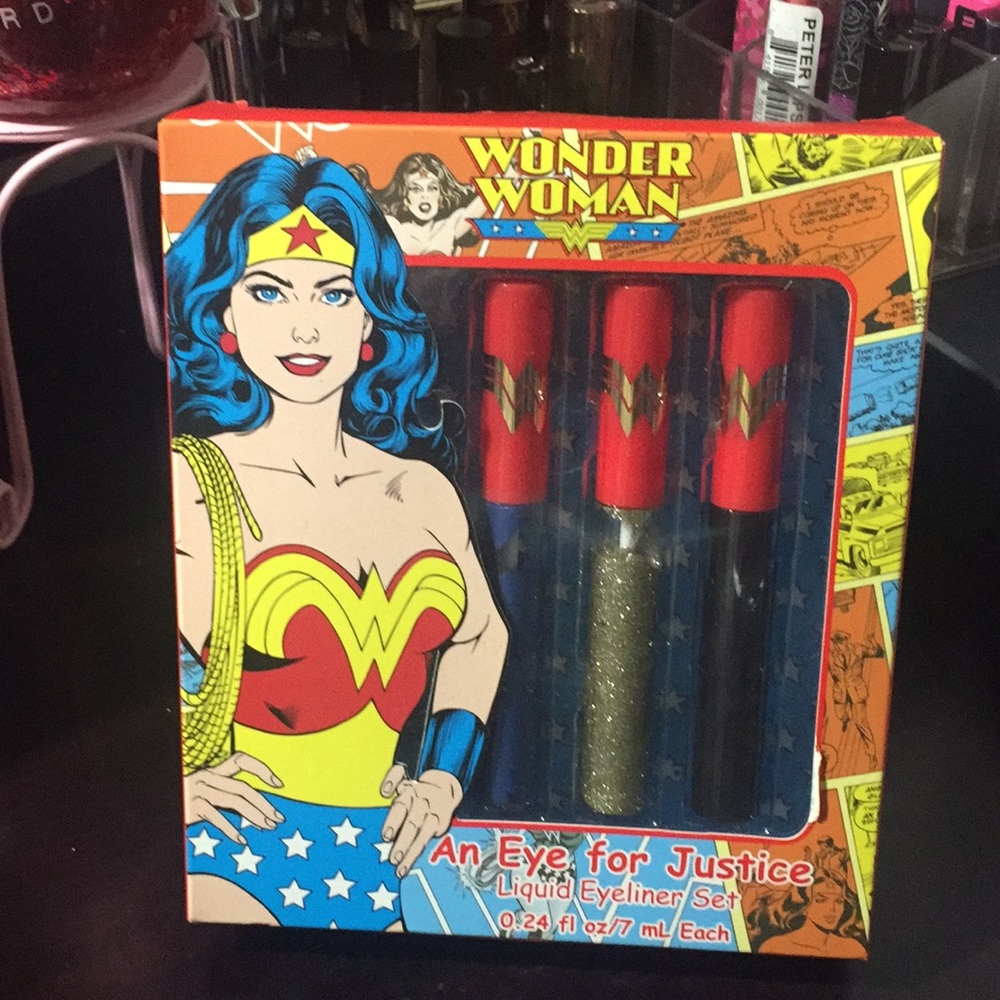Wonder Woman Liquid eyeliner set